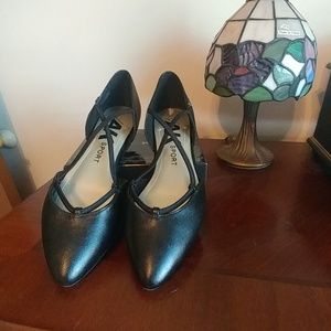 Anne Klein, criss cross flats